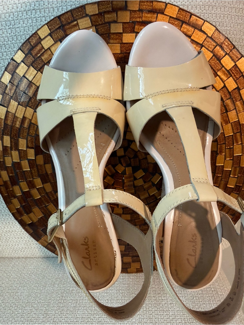 Clarks Women's Beige/pink Patent T-Strap Sandals
